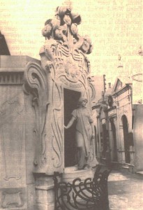 Panteón de los Cambaceres, en el cementario de la Recoleta, en Buenos Aires. Fuente: "Sin Rumbo", edición de Cumerman.